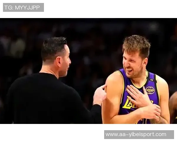 雷迪克称赞文森特在东契奇和小里身边有潜力适合担任首发位置