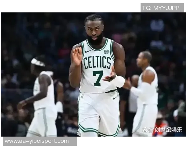 杰伦布朗首节表现惊艳全场5投全中砍下13分2助助力球队进攻