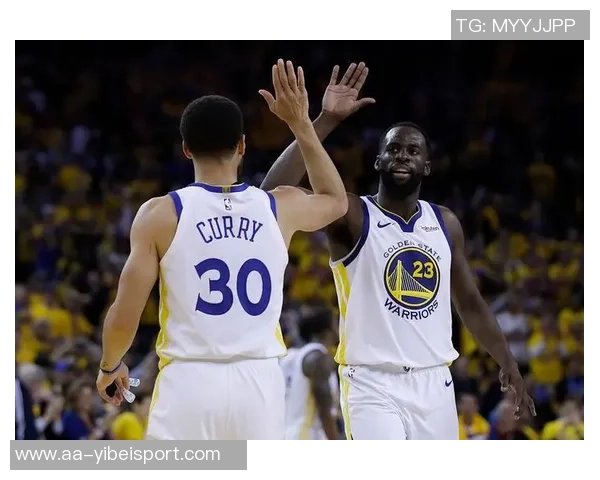 追梦与库里携手共进各展风采共同引领球队的精彩旅程 追梦与库里携手共进各展风采共同引领球队的精彩旅程